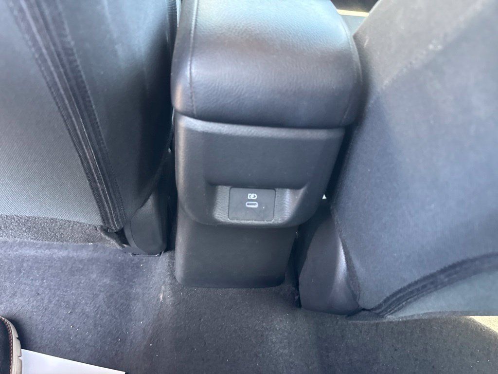Used 2025 Nissan Versa SV FWD image 12