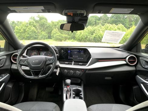 Used 2025 Chevrolet Trax RS w/ Driver Confidence Package FWD image 13
