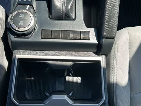 Used 2024 Toyota Tacoma SR5 AWD/4WD image 23