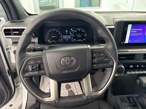 Used 2025 Toyota 4Runner TRD Off-Road AWD/4WD image 26