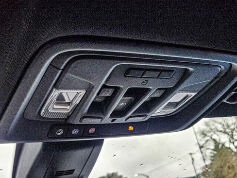 Used 2020 Chevrolet Silverado 1500 High Country image 22