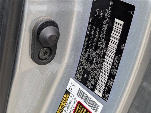 Used 2020 Toyota Highlander XLE image 25