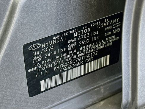 Used 2025 Genesis G70 2.5T RWD image 12