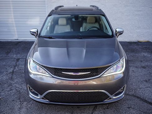 Used 2020 Chrysler Pacifica Limited image 5