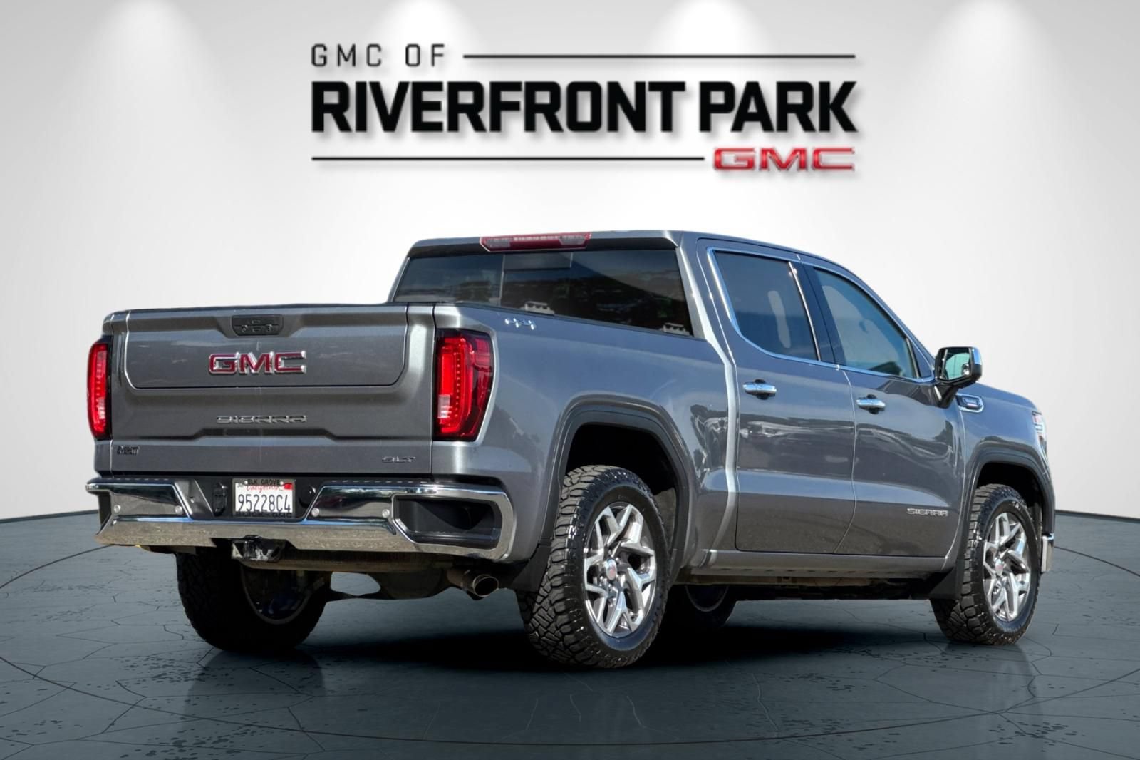 Used 2020 GMC Sierra 1500 SLT w/ SLT Premium Plus Package AWD/4WD image 3