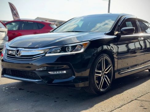 Used 2017 Honda Accord Sport image 5