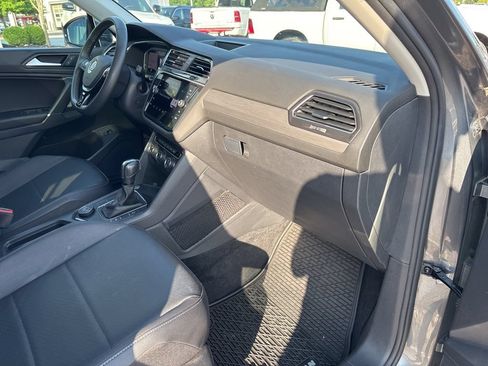 Used 2020 Volkswagen Tiguan SEL AWD/4WD image 50