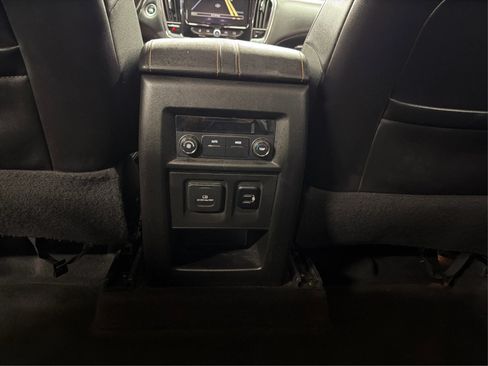 Used 2018 Chevrolet Traverse LT FWD image 29