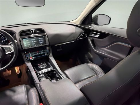 Used 2019 Jaguar F-PACE Prestige image 29