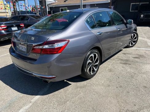 Used 2017 Honda Accord EX-L image 5