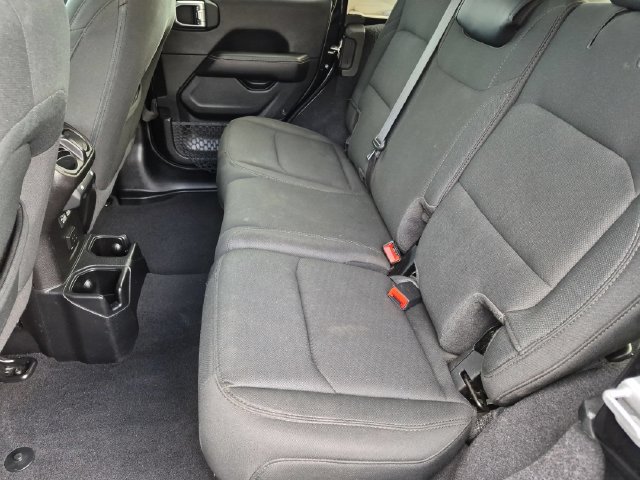 Used 2021 Jeep Wrangler Unlimited Sahara AWD/4WD image 17
