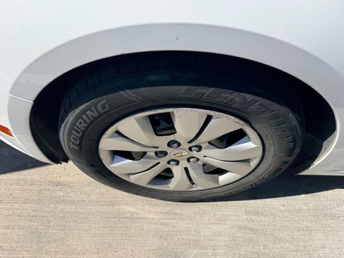 Used 2014 Chevrolet Cruze LS image 7