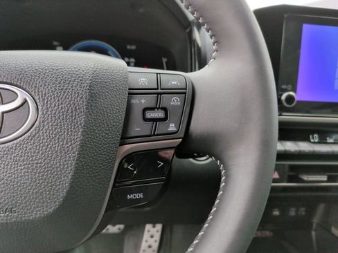 Used 2025 Toyota Camry SE w/ Convenience Package FWD image 19