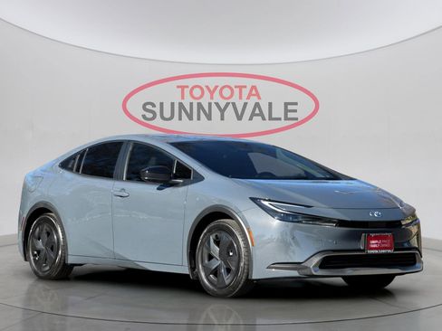 Certified 2025 Toyota Prius Plug-In Hybrid image 11