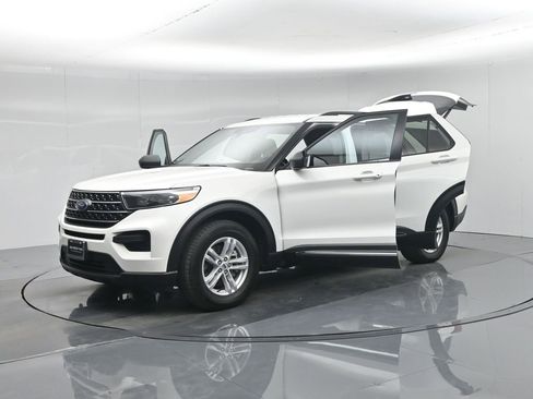 Certified 2023 Ford Explorer XLT image 32