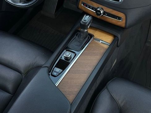 Used 2022 Volvo XC90 T6 Momentum w/ Climate Package image 28