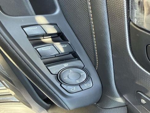 Used 2021 Chevrolet Traverse Premier FWD image 13