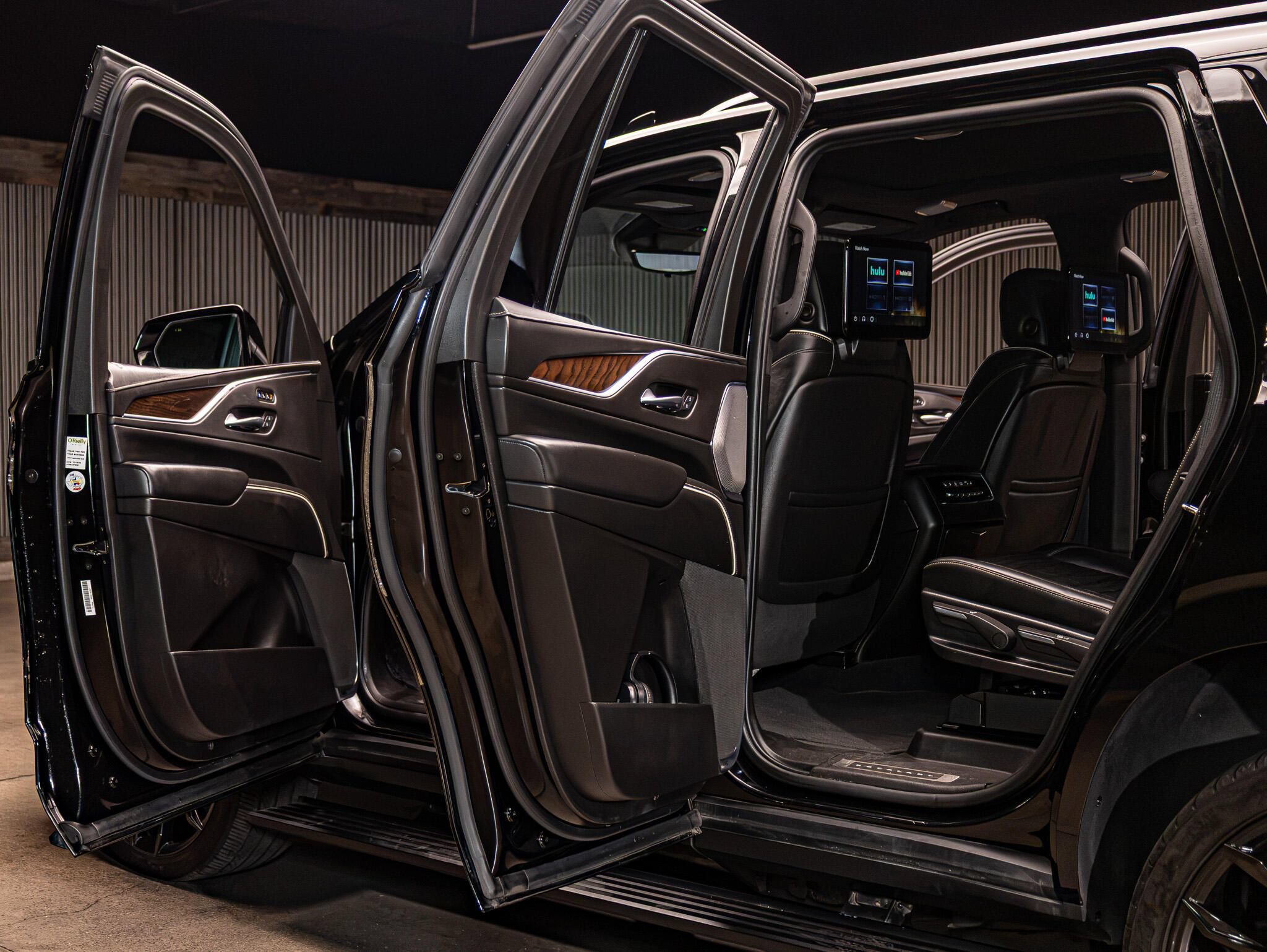 Used 2022 Cadillac Escalade Sport Platinum w/ LPO, ONYX Package AWD/4WD image 27