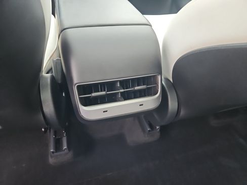 Used 2022 Tesla Model Y Performance AWD/4WD image 13