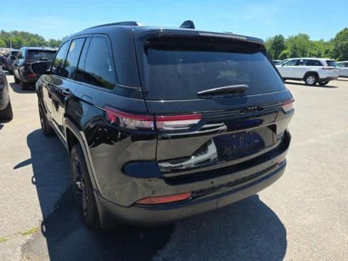 Used 2023 Jeep Grand Cherokee Limited w/ Black Appearance Package AWD/4WD image 3