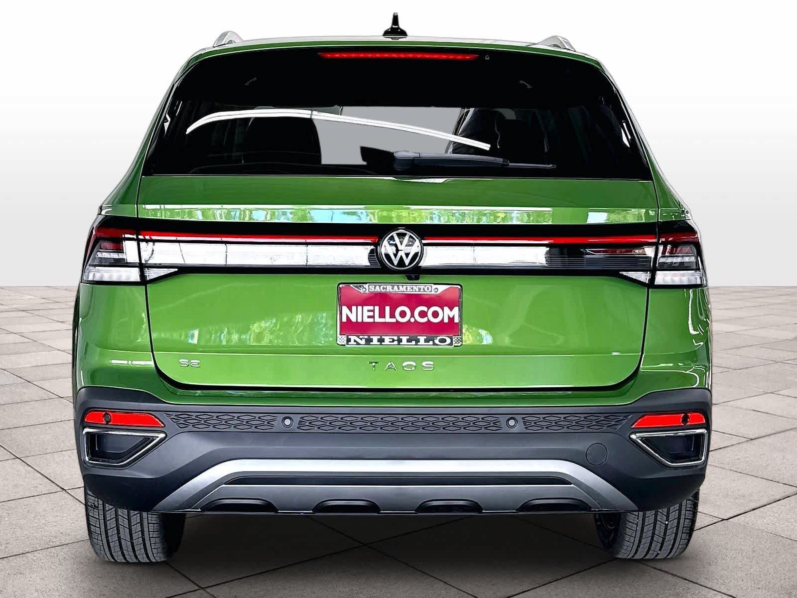 New 2027 Volkswagen Taos SE FWD image 4