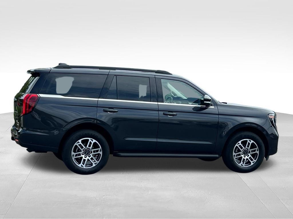 Used 2025 Ford Expedition Active RWD image 4