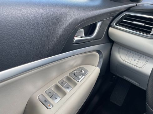 Used 2025 Genesis G70 2.5T image 20