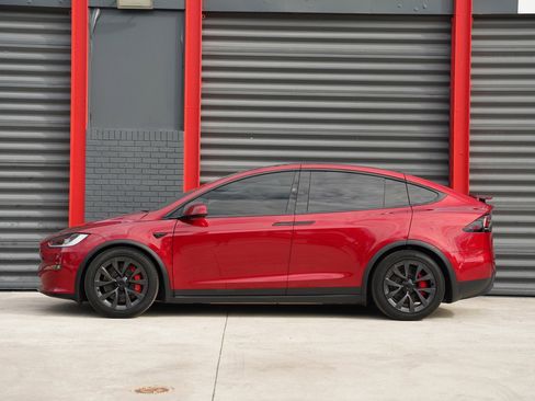 Used 2023 Tesla Model X Plaid image 2