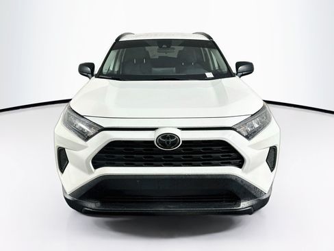 Used 2021 Toyota RAV4 LE FWD image 2