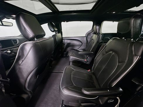 Used 2019 Chrysler Pacifica Limited w/ S Appearance Package image 28