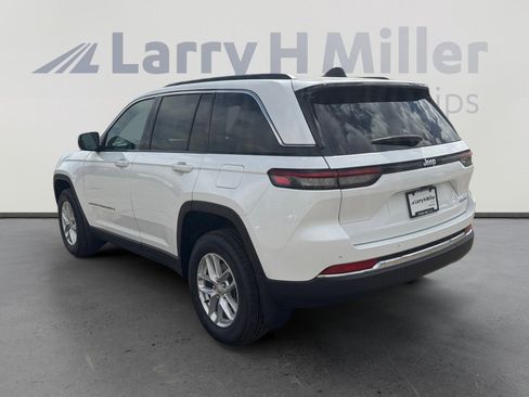 New 2026 Jeep Grand Cherokee Laredo w/ MOPAR Finishing Package RWD image 3