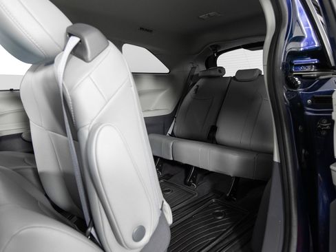 Used 2023 Toyota Sienna XLE image 18