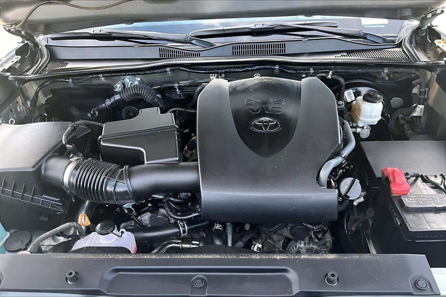 Used 2022 Toyota Tacoma SR5 w/ Technology Package AWD/4WD image 32