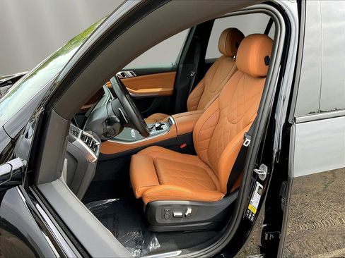 Used 2024 BMW X5 xDrive40i w/ M Sport Package AWD/4WD image 21