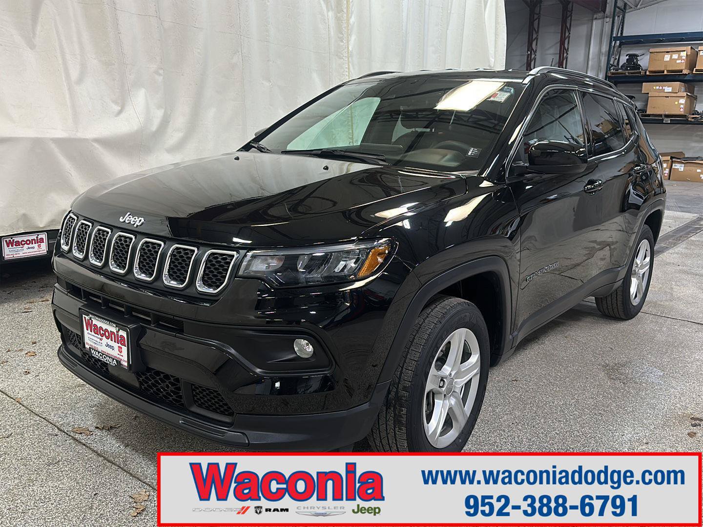 Used 2023 Jeep Compass Latitude w/ Convenience Group AWD/4WD image 1