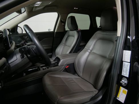 Used 2023 Lincoln Corsair Reserve w/ Towing Package AWD/4WD image 12
