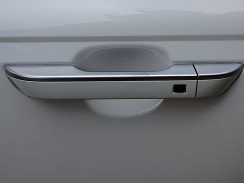 Used 2022 Kia Carnival LX FWD image 10