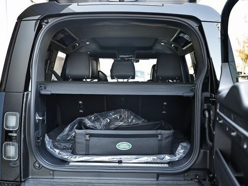 New 2026 Land Rover Defender 110 OCTA image 41