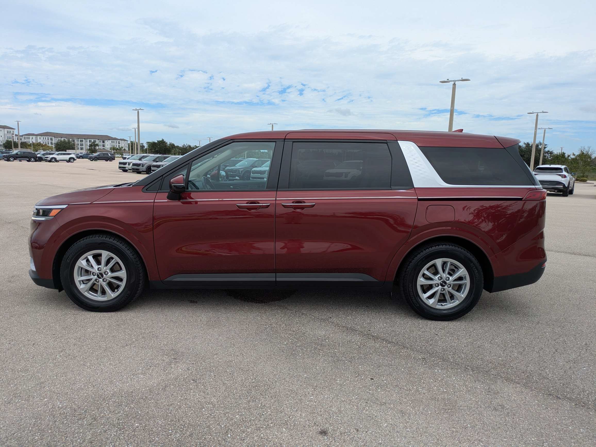 Certified 2024 Kia Carnival LX FWD image 7