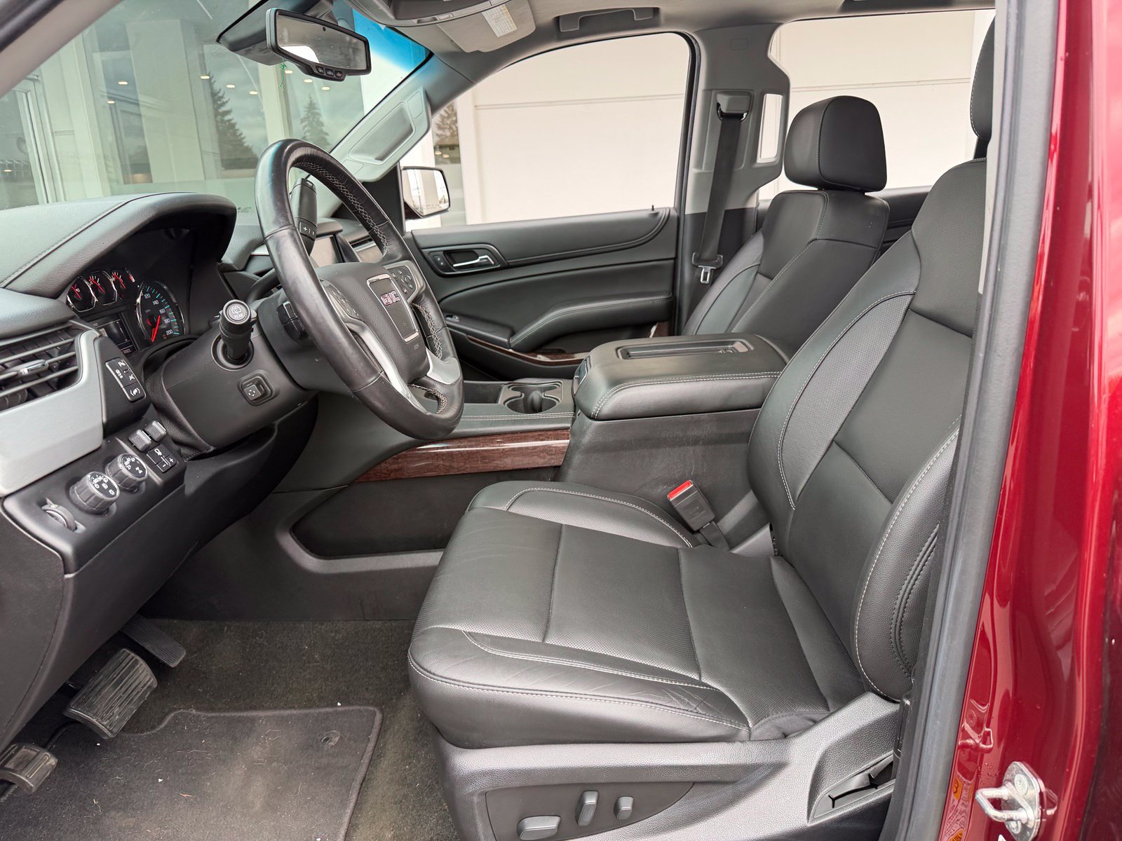Used 2018 GMC Yukon SLT w/ HD Trailering Package AWD/4WD image 15