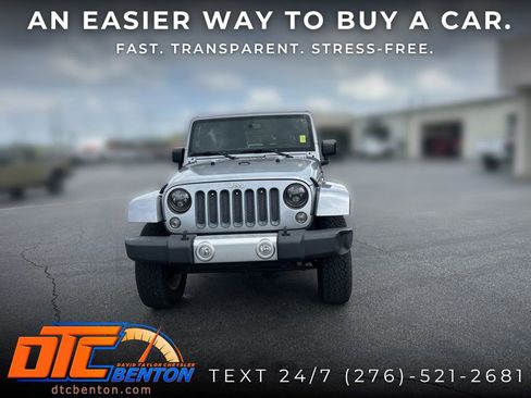 Used 2015 Jeep Wrangler Unlimited Sahara w/ Dual Top Group AWD/4WD image 6