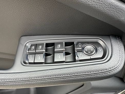 Used 2026 Porsche Macan AWD/4WD image 21