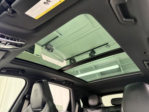 Certified 2023 Porsche Cayenne Platinum Edition image 37
