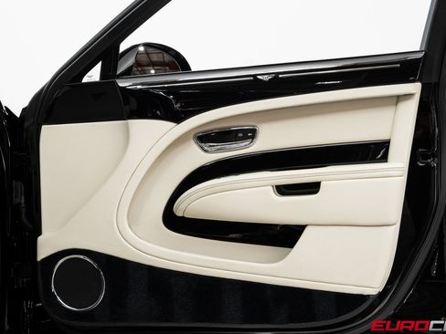 Used 2020 Bentley Mulsanne image 18