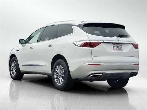 Used 2023 Buick Enclave Essence image 7