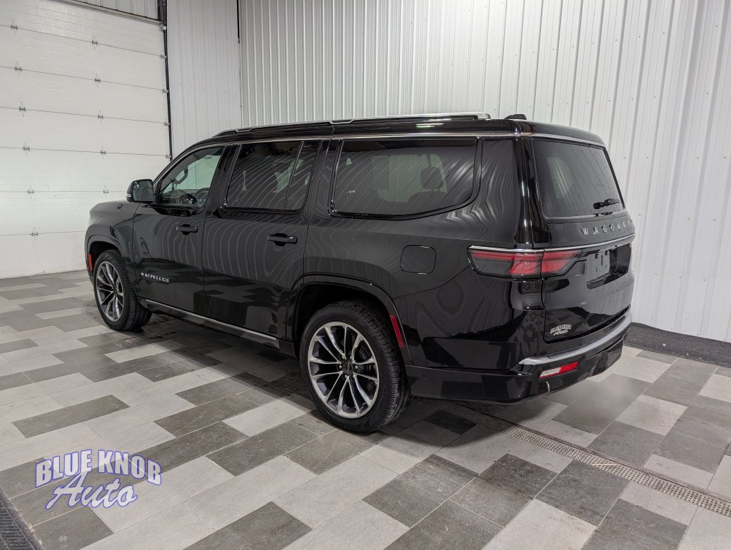 Used 2025 Jeep Wagoneer Series III w/ Premium Group I AWD/4WD image 2