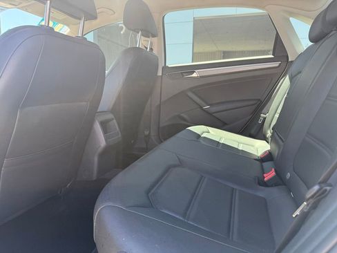 Used 2018 Volkswagen Passat 2.0T R-Line FWD image 12