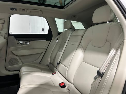 Used 2020 Volvo V90 T6 Cross Country AWD/4WD image 30