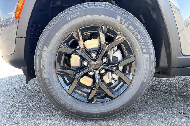 New 2026 Jeep Grand Cherokee Altitude AWD/4WD image 12