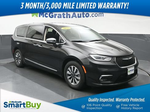 Used 2022 Chrysler Pacifica Limited w/ Uconnect Theater Family Group FWD image 1